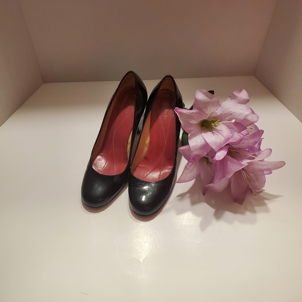 Kate Spade Black Patent Leather Pump size 6
